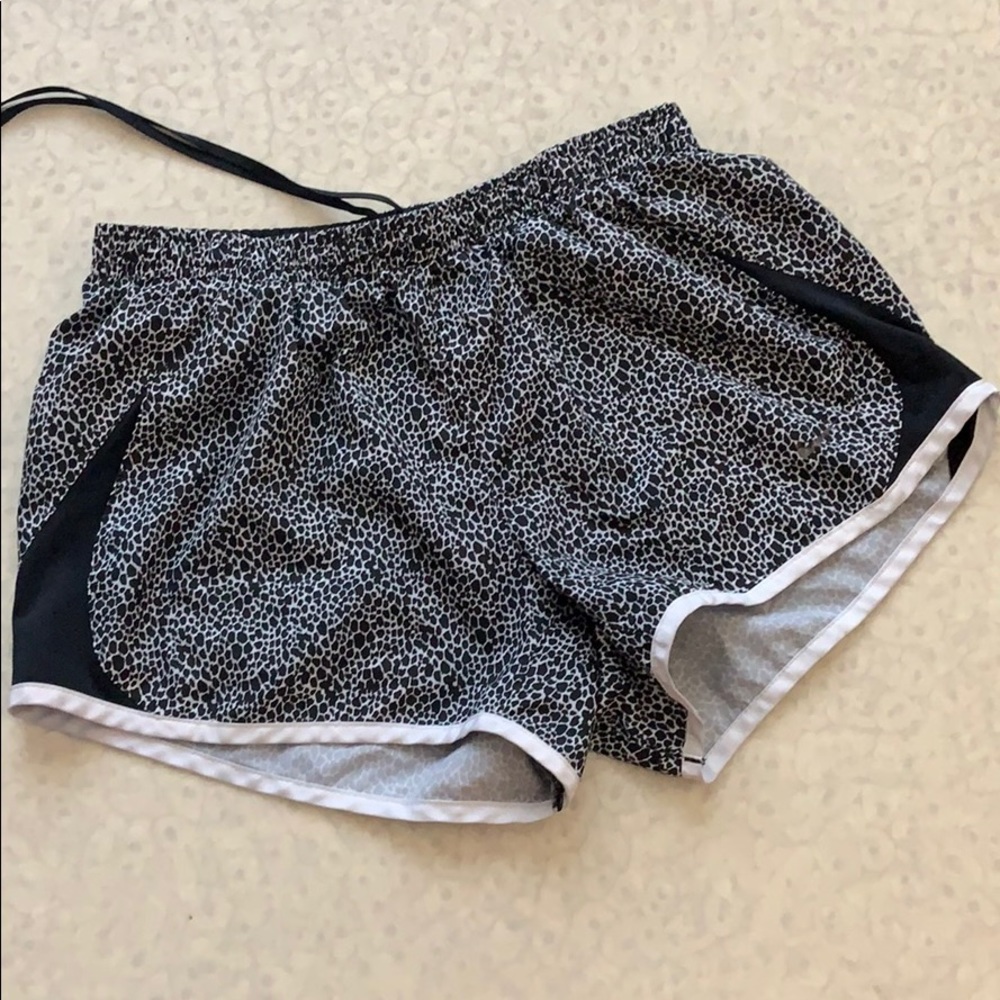 🏃‍♀️ NIKE running shorts
